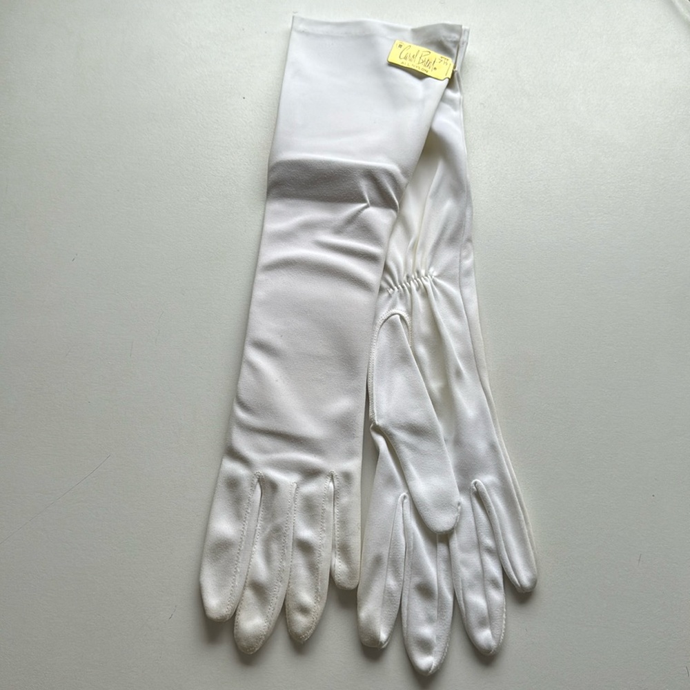 Vintage Women’s 15 inch long white gloves